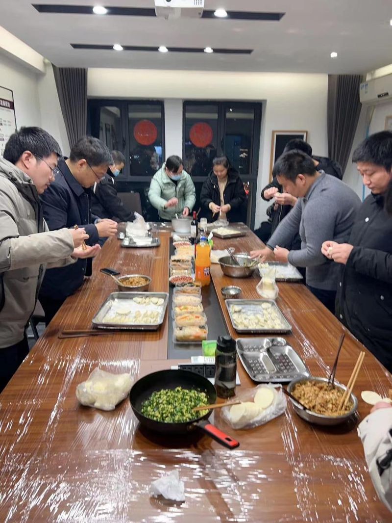 通達(dá)軟件公司組織開展“情暖冬至，餃香飄逸”冬至包餃子活動(dòng)